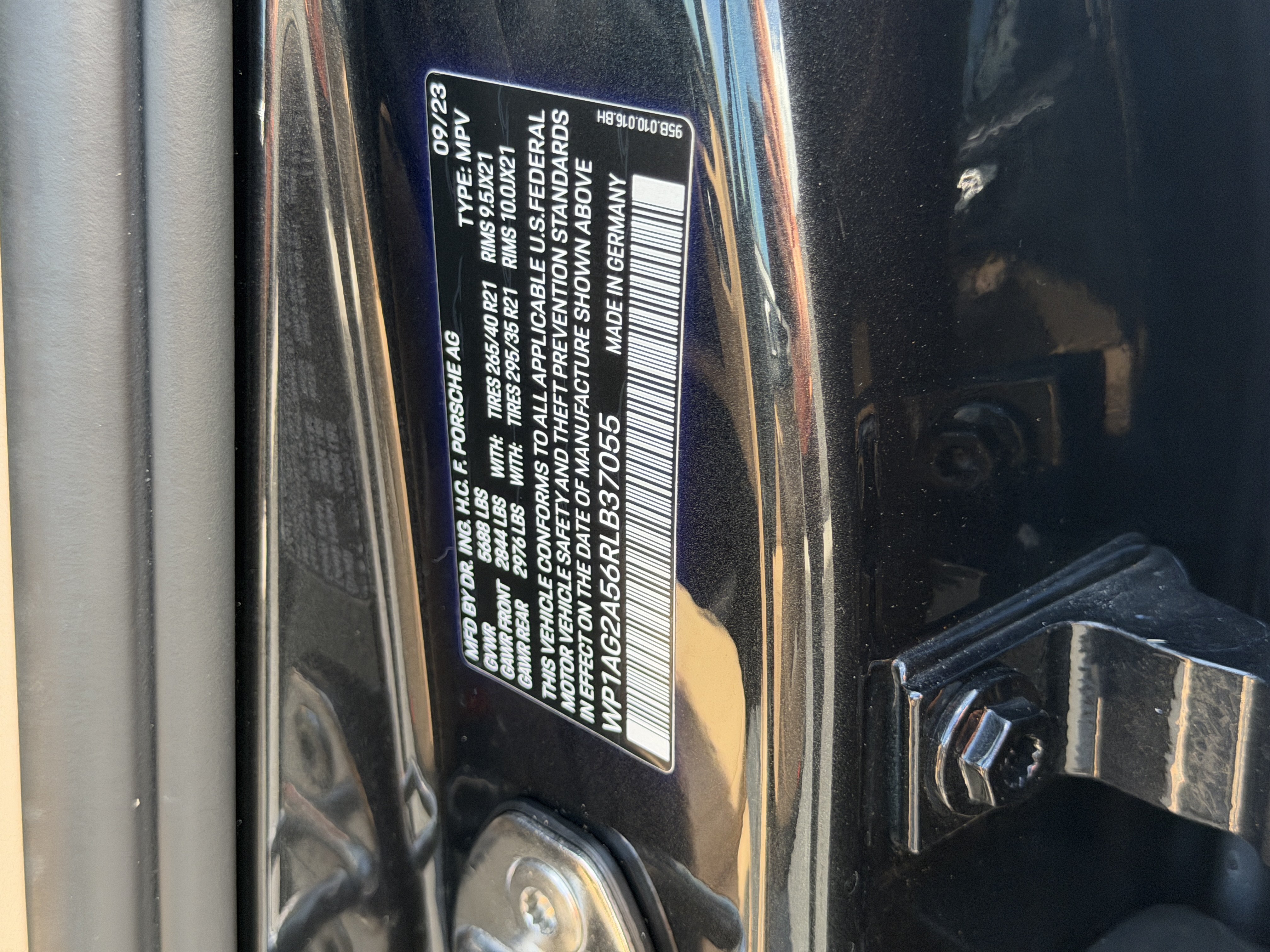 Certified 2024 Porsche Macan S AWD/4WD image 35