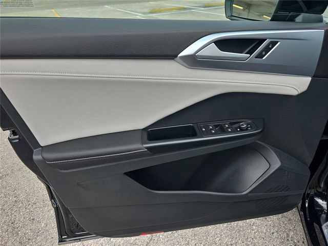 Used 2025 Volkswagen Taos SE image 14