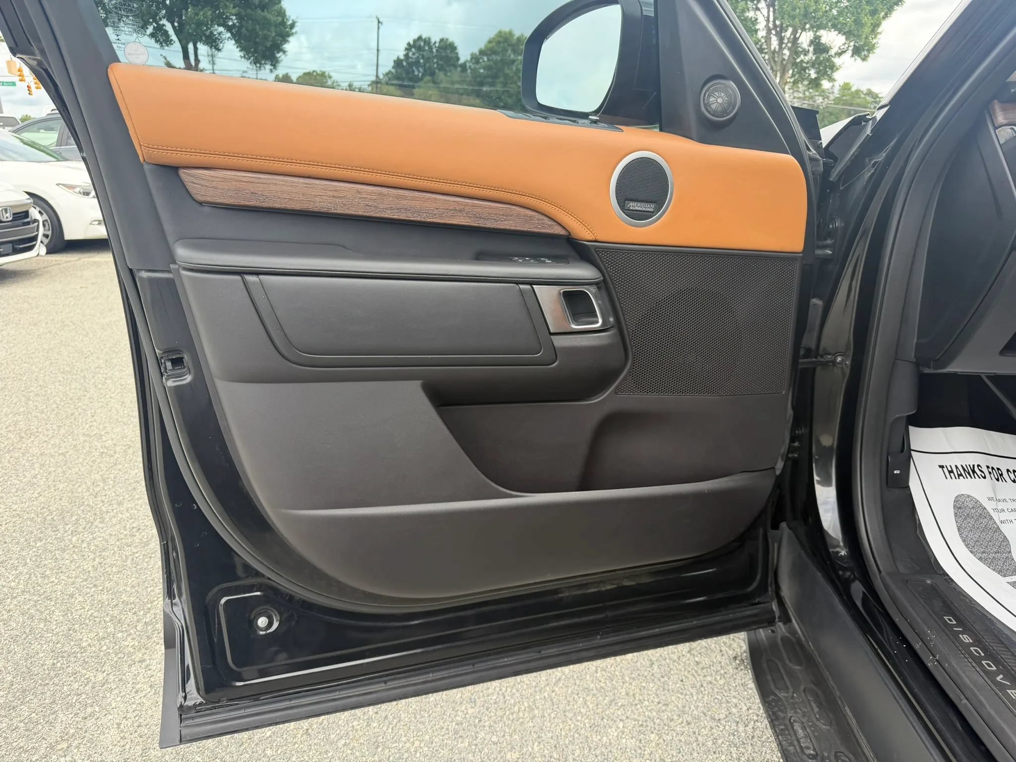 Used 2017 Land Rover Discovery HSE Luxury AWD/4WD image 8