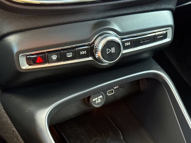 Used 2024 Volvo XC40 B5 Core AWD/4WD image 27
