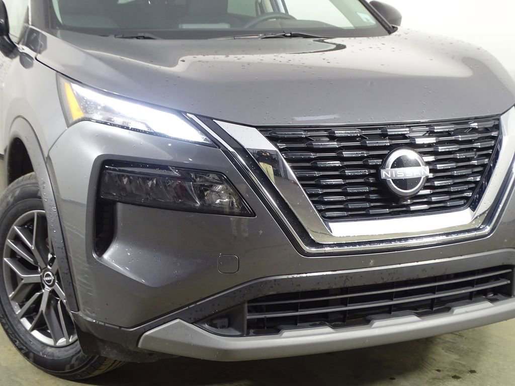 Used 2023 Nissan Rogue S image 43