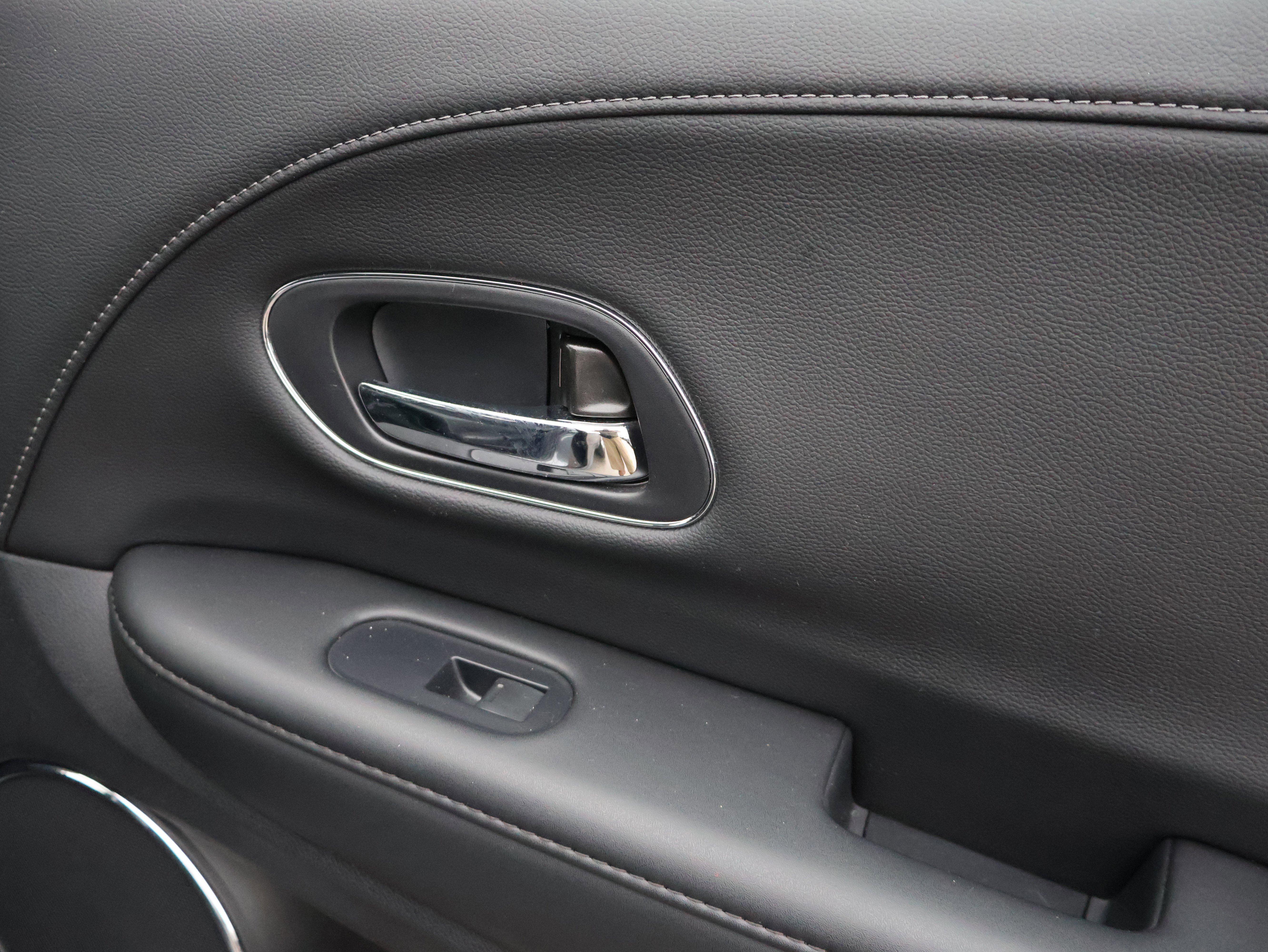 Used 2019 Honda HR-V EX-L image 9