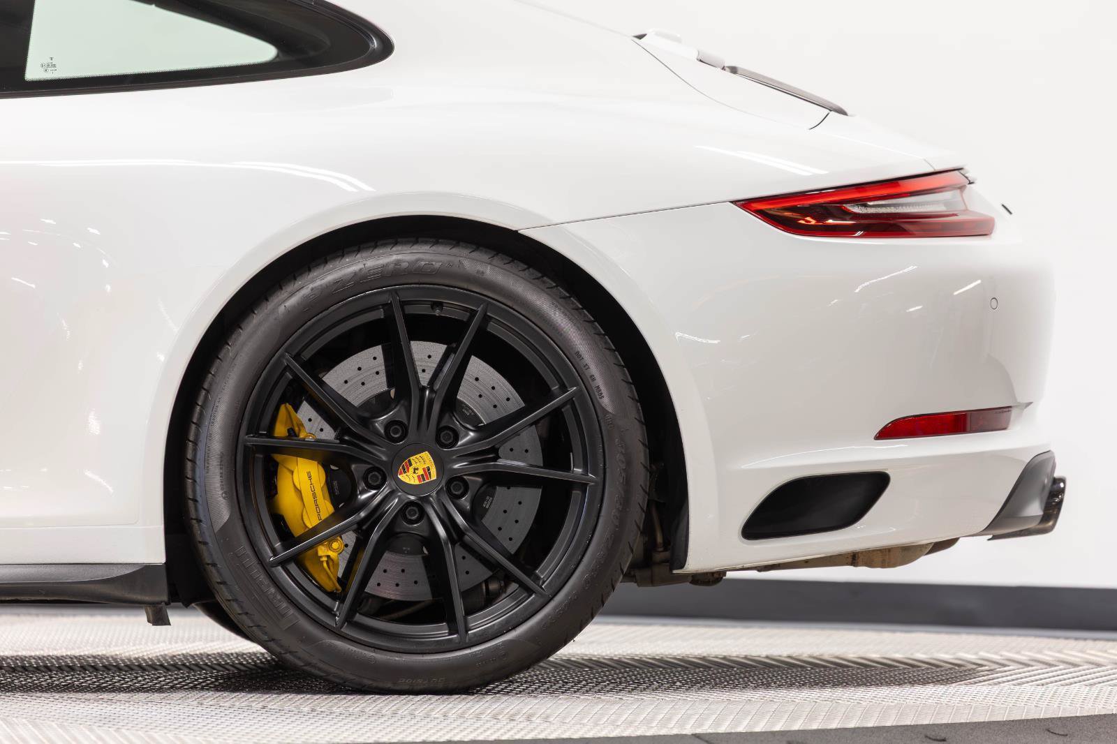 Used 2019 Porsche 911 Carrera GTS RWD image 11