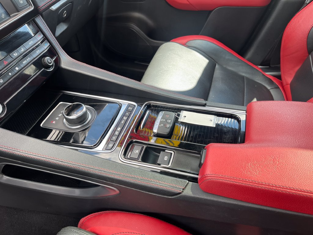 Used 2018 Jaguar F-PACE S AWD/4WD image 13