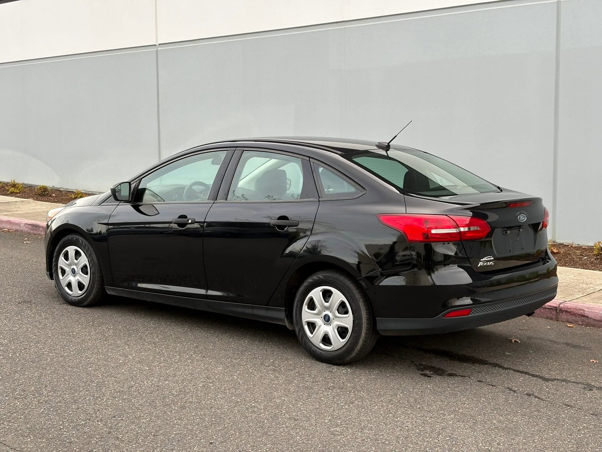 Used 2018 Ford Focus S FWD image 4