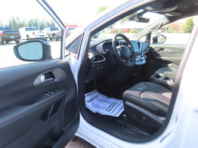 New 2027 Chrysler Pacifica LX FWD image 16