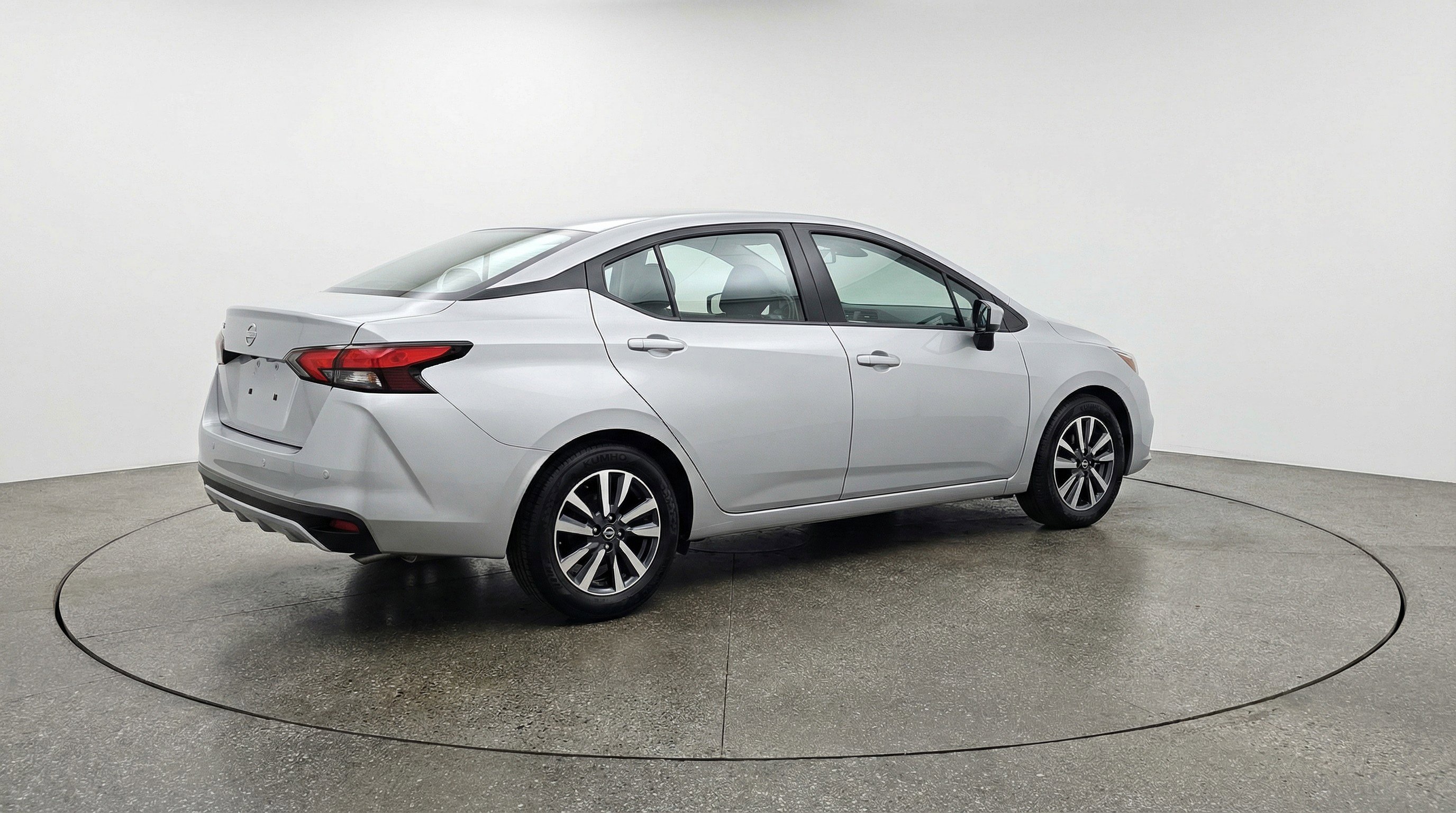 Used 2025 Nissan Versa SV image 9