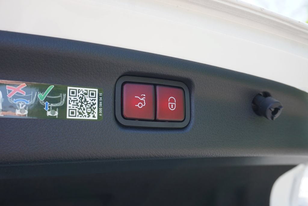 Used 2024 Mercedes-Benz C 300 Sedan image 29