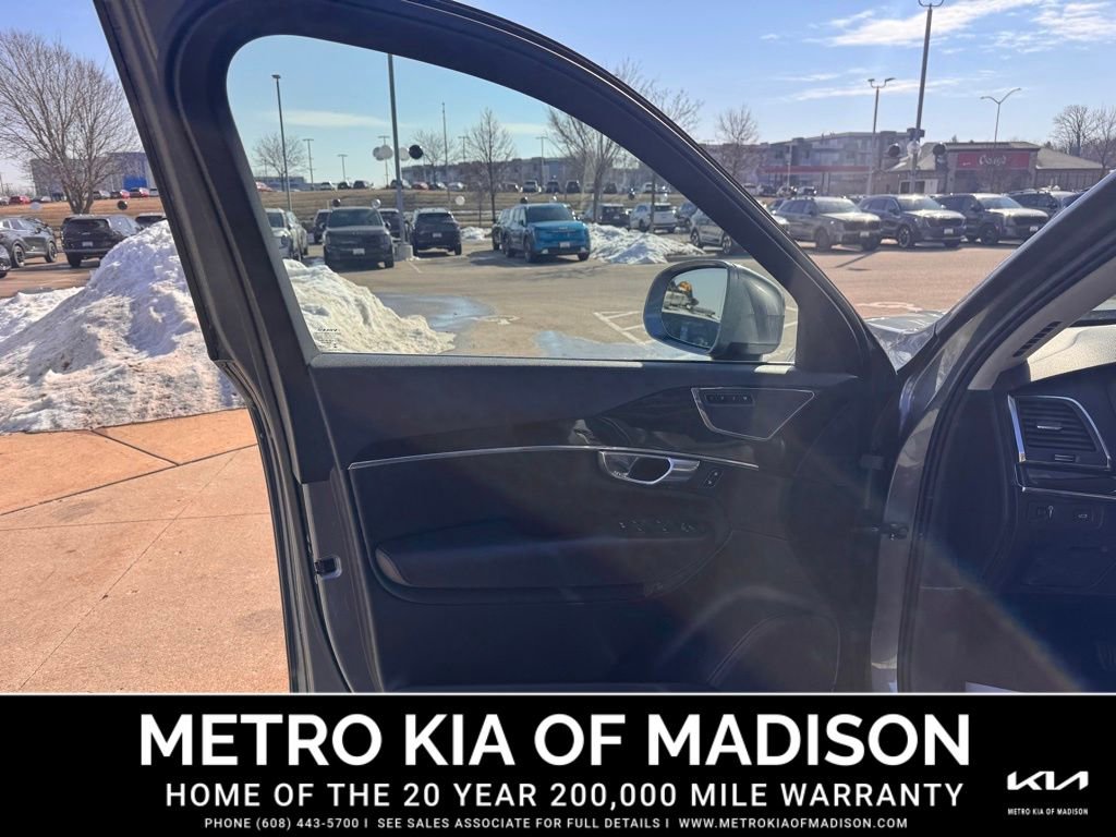 Used 2018 Volvo XC90 T5 Momentum w/ Protection Package Plus image 12