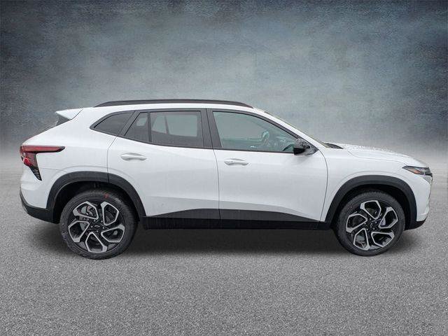 New 2026 Chevrolet Trax RS w/ Sunroof Package FWD image 2
