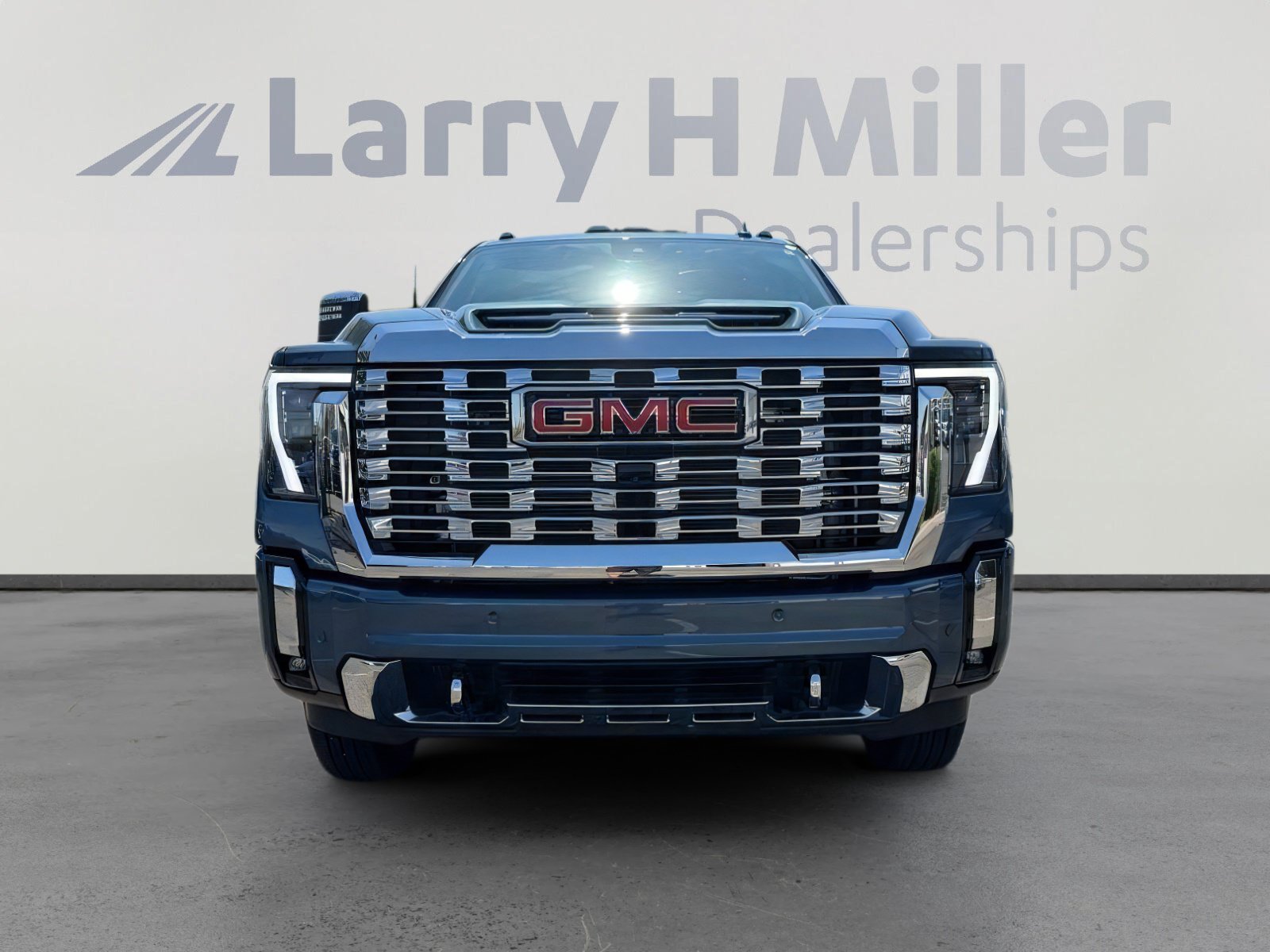 Used 2024 GMC Sierra 3500 Denali w/ Technology Package AWD/4WD image 8