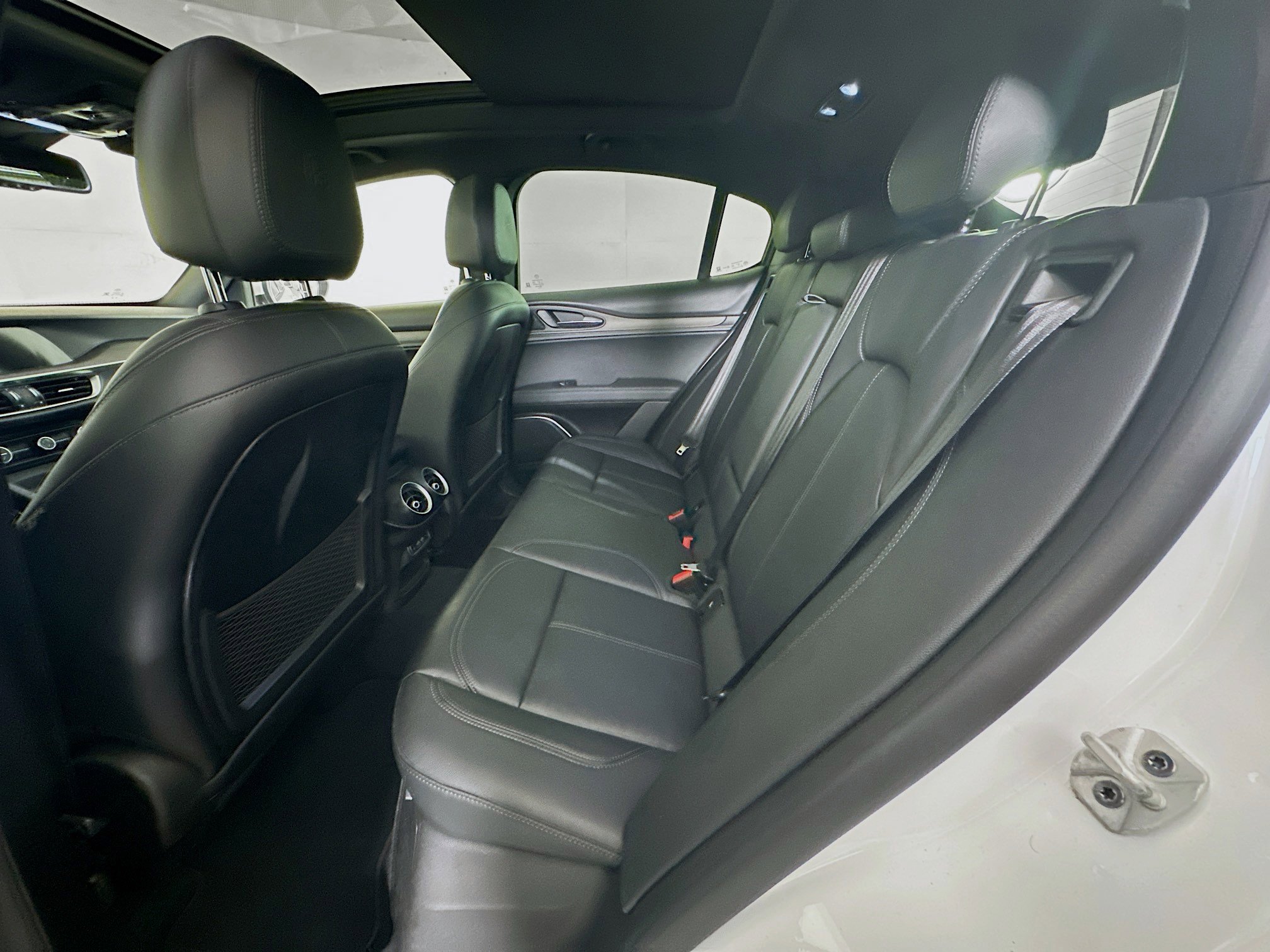 Used 2022 Alfa Romeo Stelvio Ti image 30