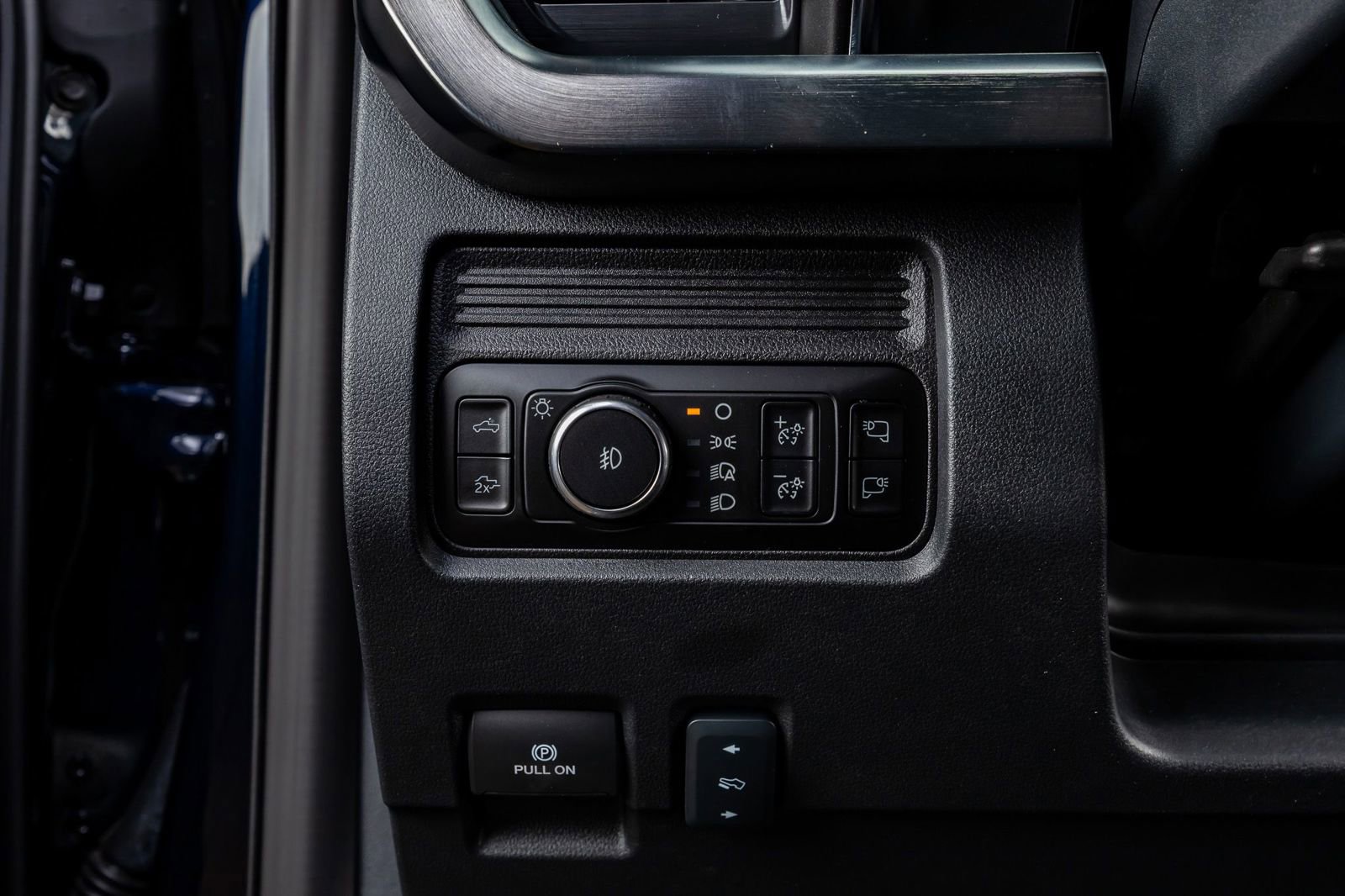 Used 2025 Ford F350 Lariat w/ Black Appearance Package image 22