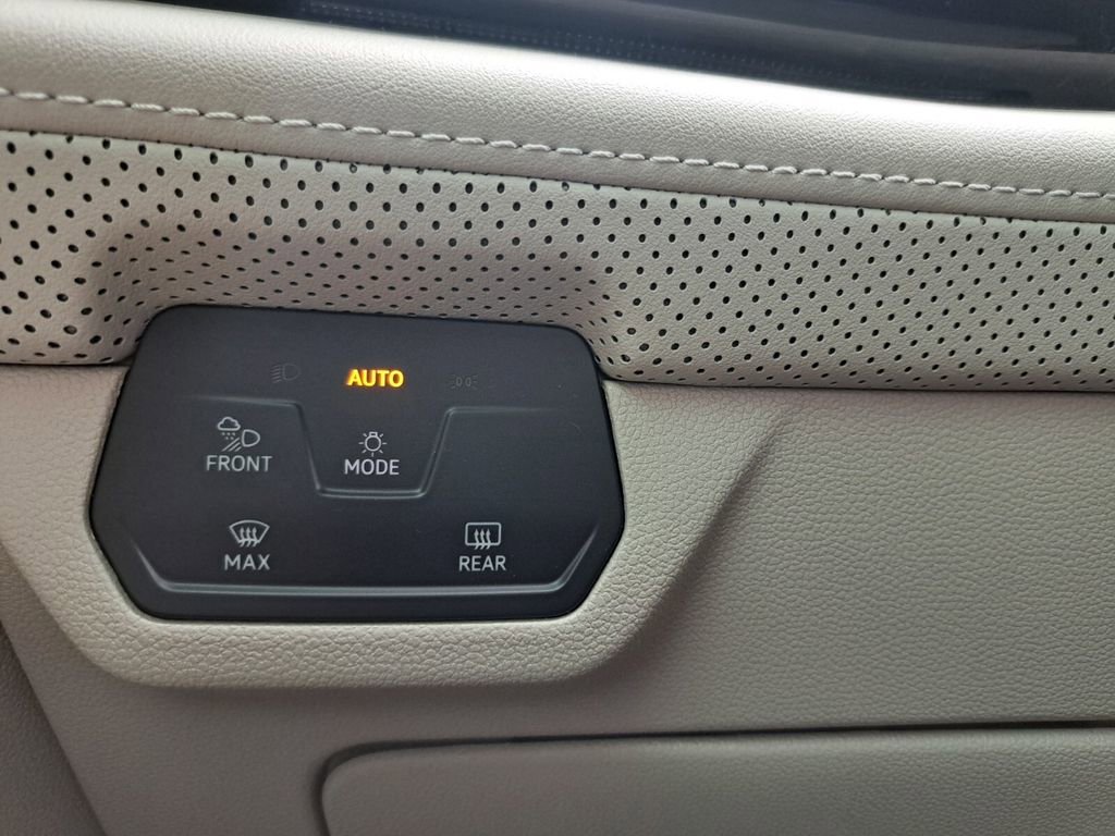 Used 2024 Volkswagen Atlas SEL Premium R-Line image 15