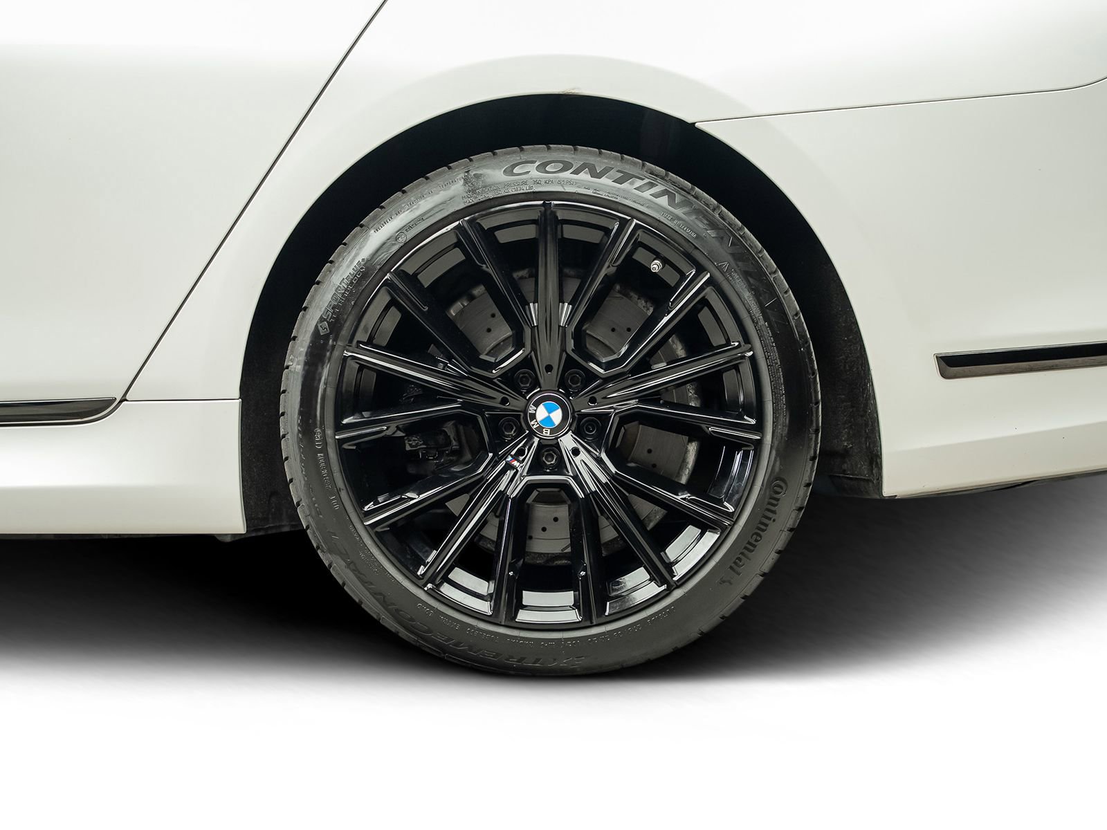 Used 2021 BMW 750i xDrive w/ Executive Package AWD/4WD image 27