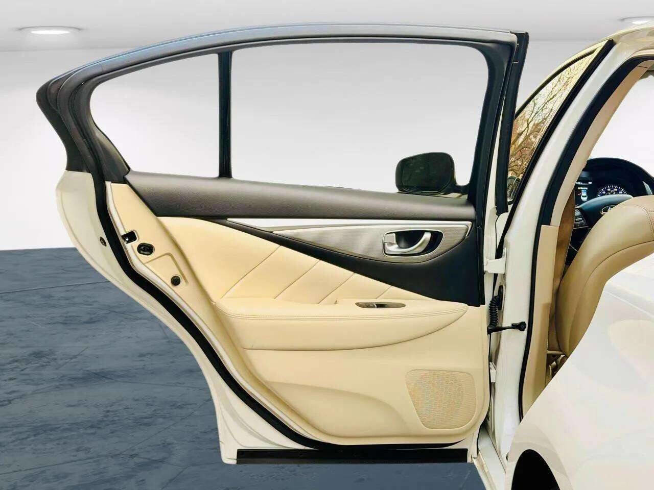 Used 2016 INFINITI Q50 3.0t Premium w/ 3.0T Premium Plus Package image 18