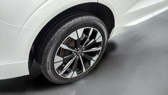 Certified 2026 Volvo XC60 B5 Plus AWD/4WD image 22