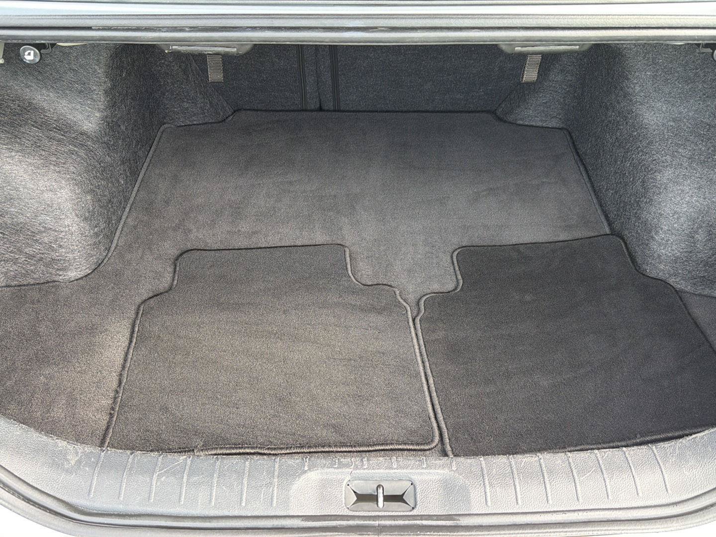 Used 2024 Nissan Altima 2.5 SV FWD image 32