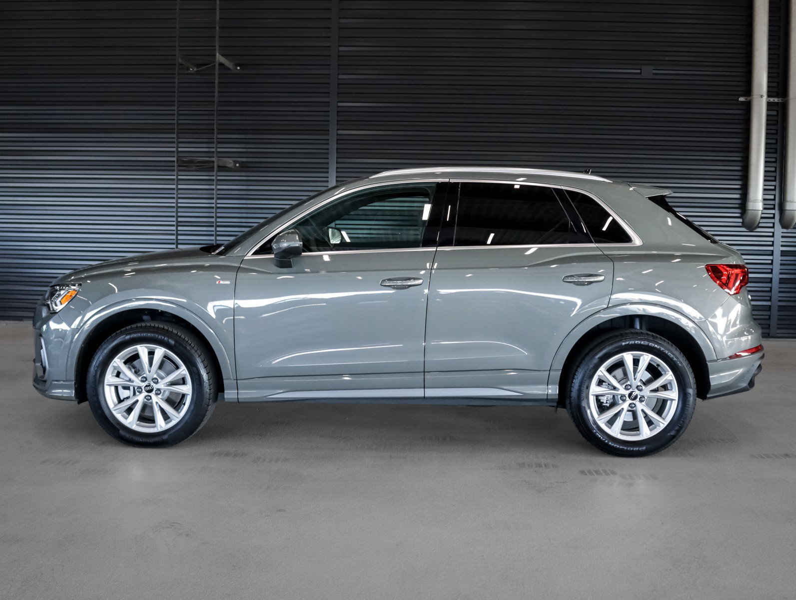 Used 2025 Audi Q3 2.0T Premium w/ Convenience Package AWD/4WD image 14