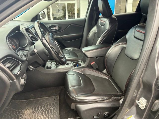 Used 2019 Jeep Cherokee Trailhawk AWD/4WD image 14