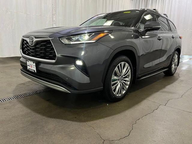 Certified 2025 Toyota Highlander Platinum AWD/4WD image 29