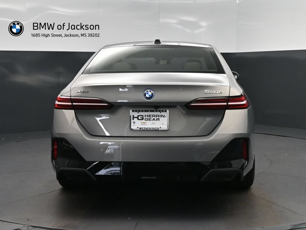 New 2027 BMW 550e xDrive w/ Premium Package AWD/4WD image 6