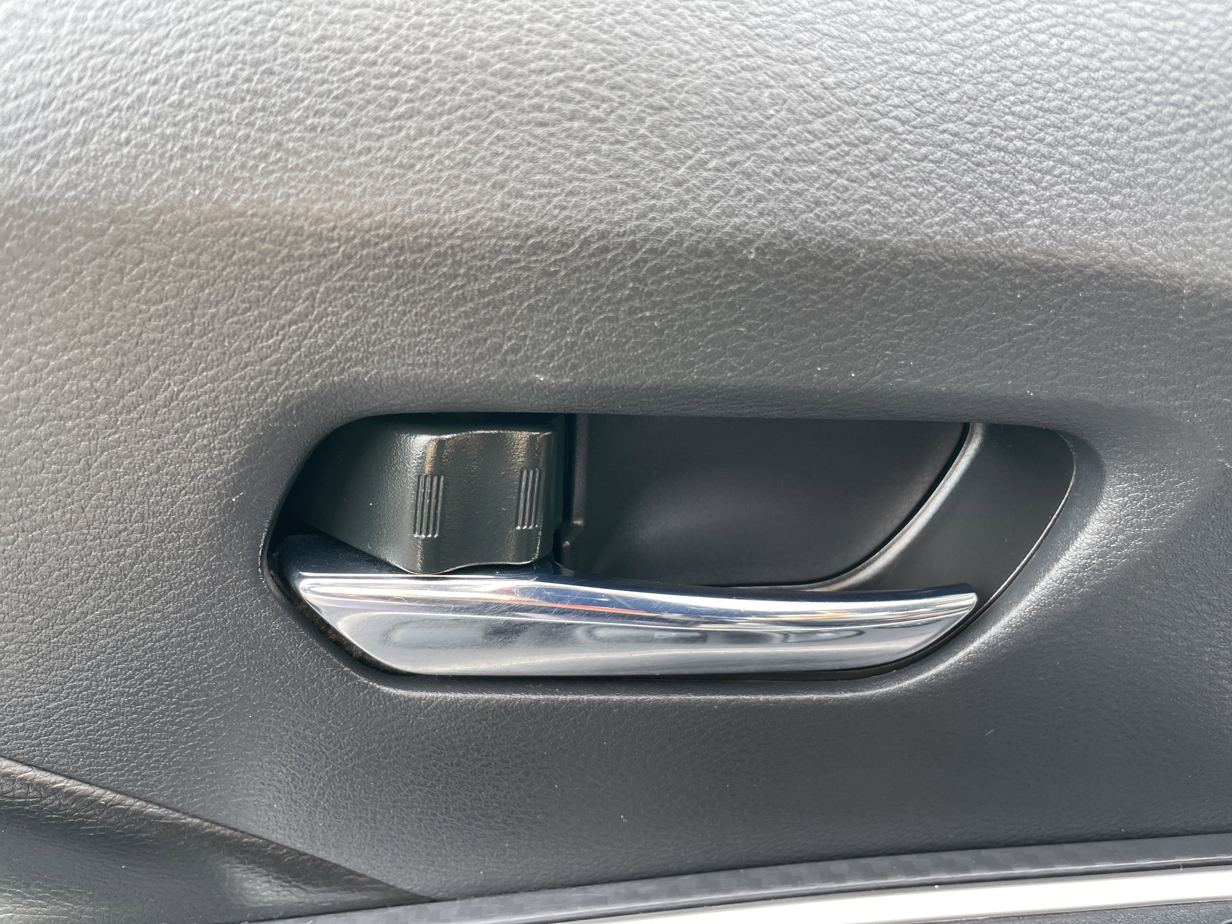 Used 2020 Nissan Versa SR image 32