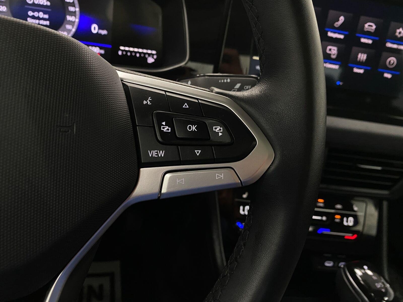 Certified 2025 Volkswagen Jetta SE FWD image 15