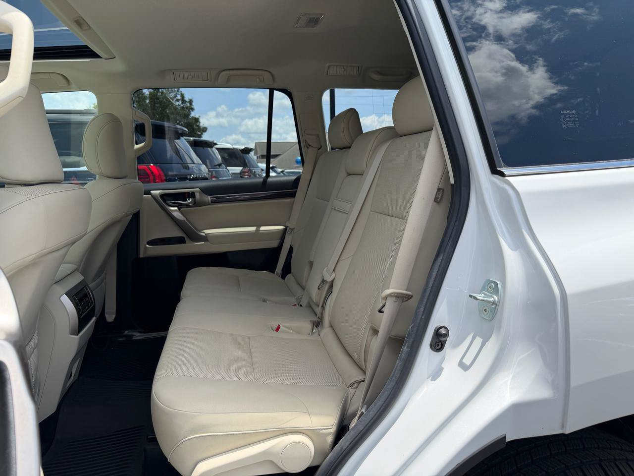 Used 2020 Lexus GX 460 Premium w/ Premium Package AWD/4WD image 16