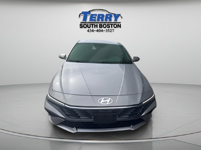 Used 2025 Hyundai Elantra SEL FWD image 2