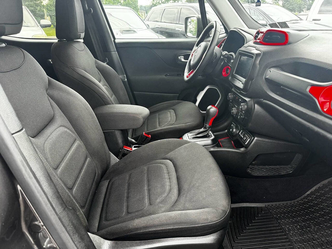 Used 2018 Jeep Renegade Latitude image 8