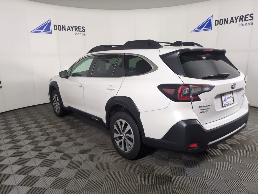 Used 2023 Subaru Outback Premium image 3