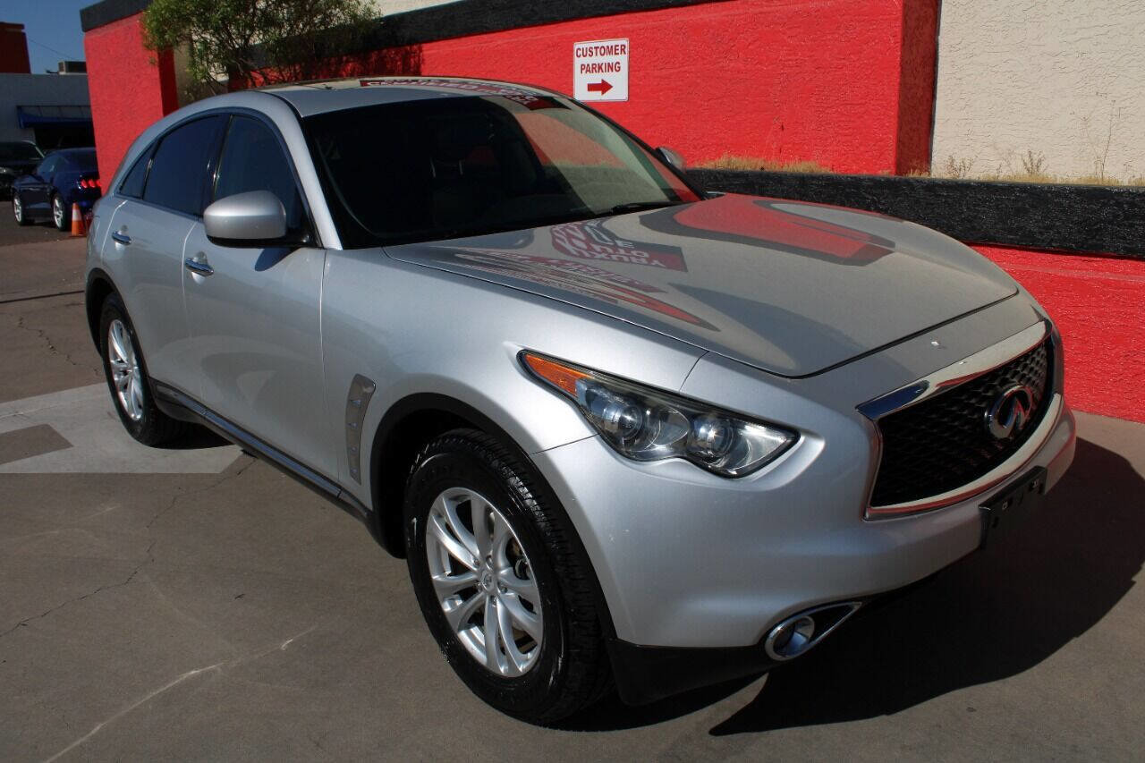 Used 2017 INFINITI QX70 2WD image 2