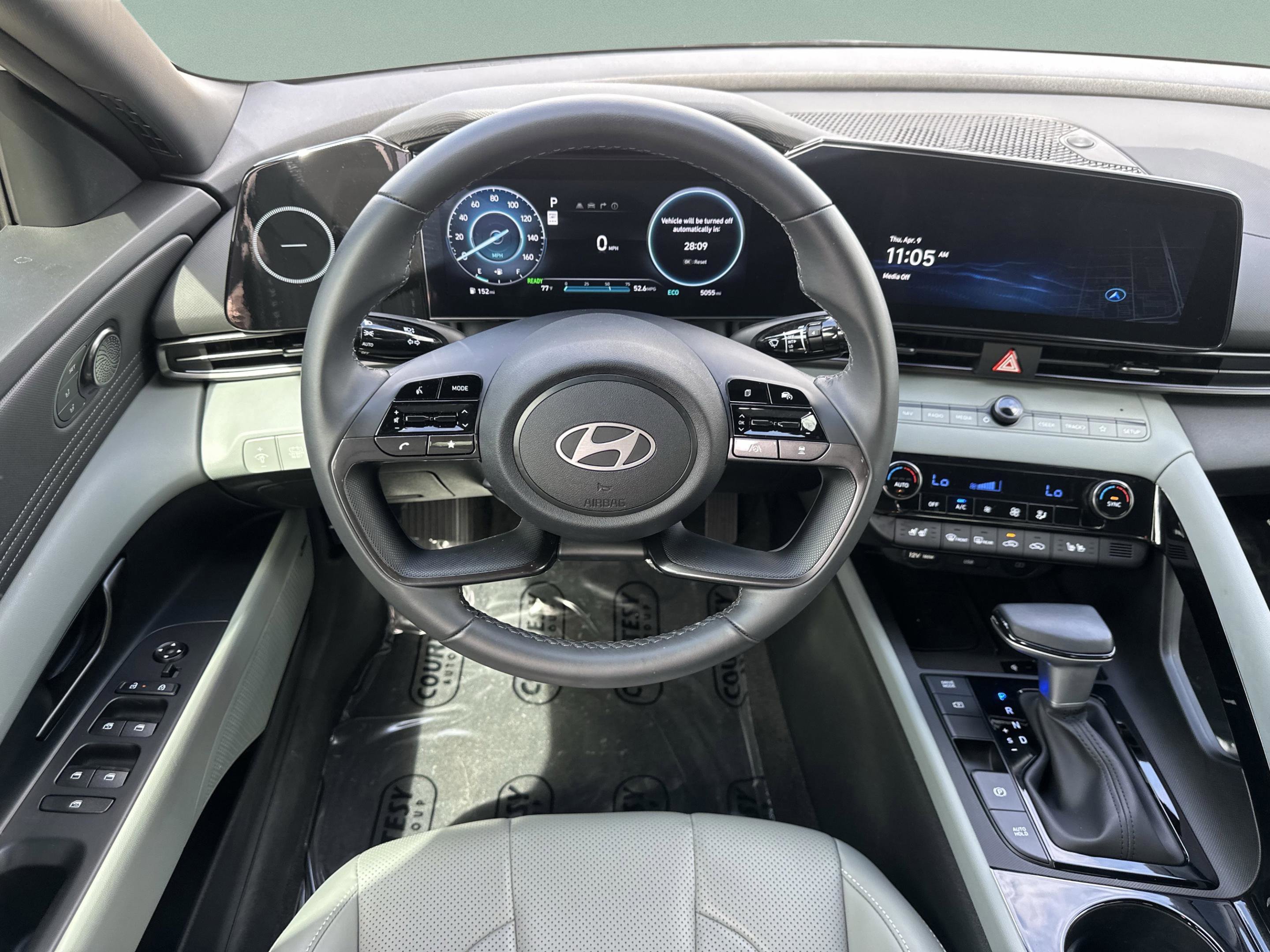 Used 2025 Hyundai Elantra Limited image 11