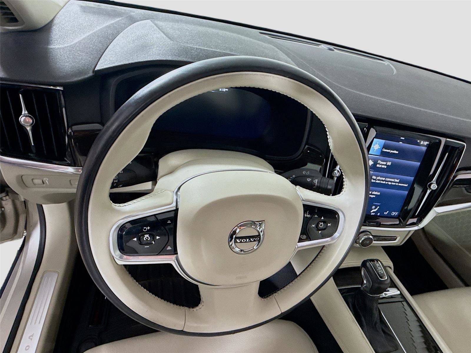 Used 2018 Volvo S90 T5 Momentum w/ Convenience Package image 5