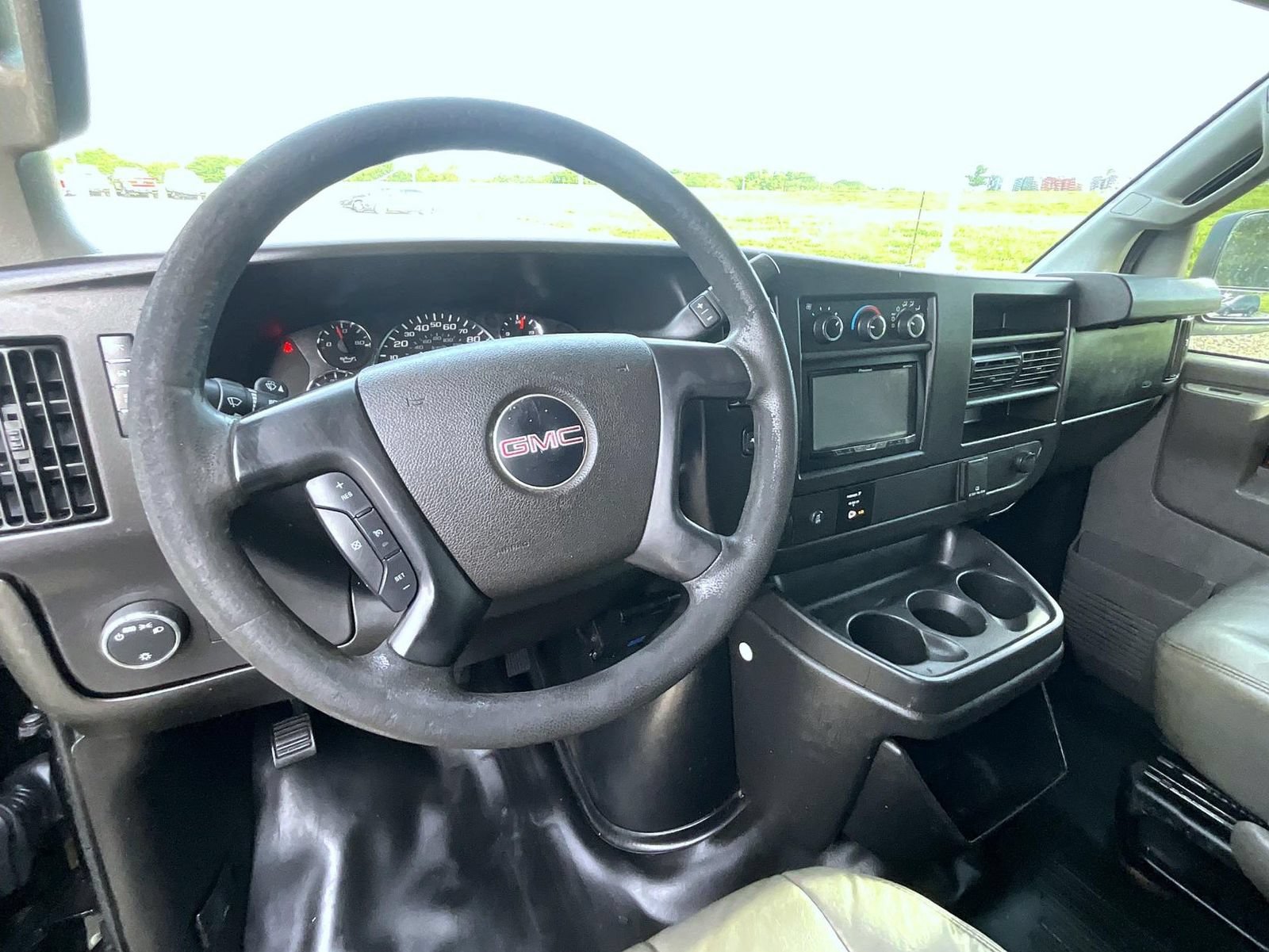 Used 2016 GMC Savana 3500 Extended RWD image 9