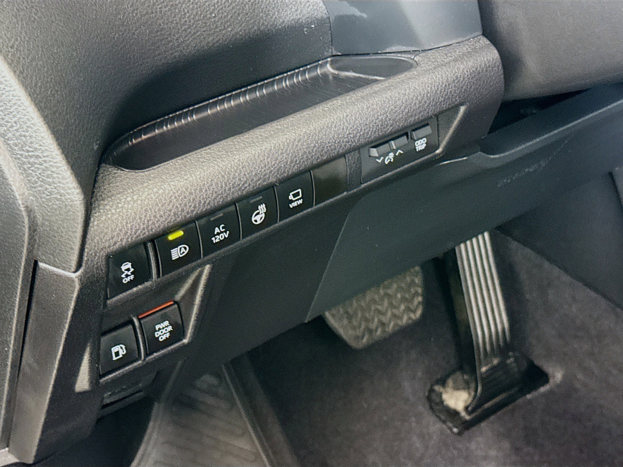 Used 2025 Toyota Sienna Platinum FWD image 10
