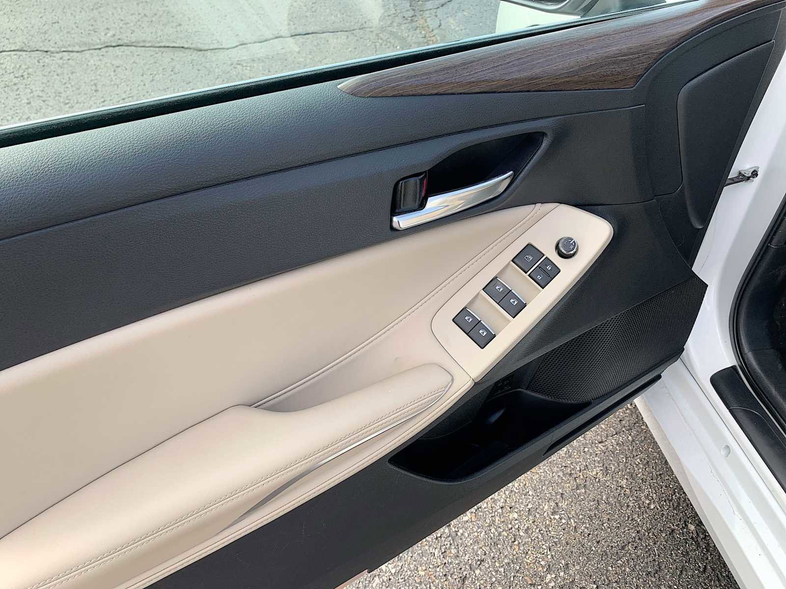 Used 2021 Toyota Avalon XLE w/ Moonroof Package image 22