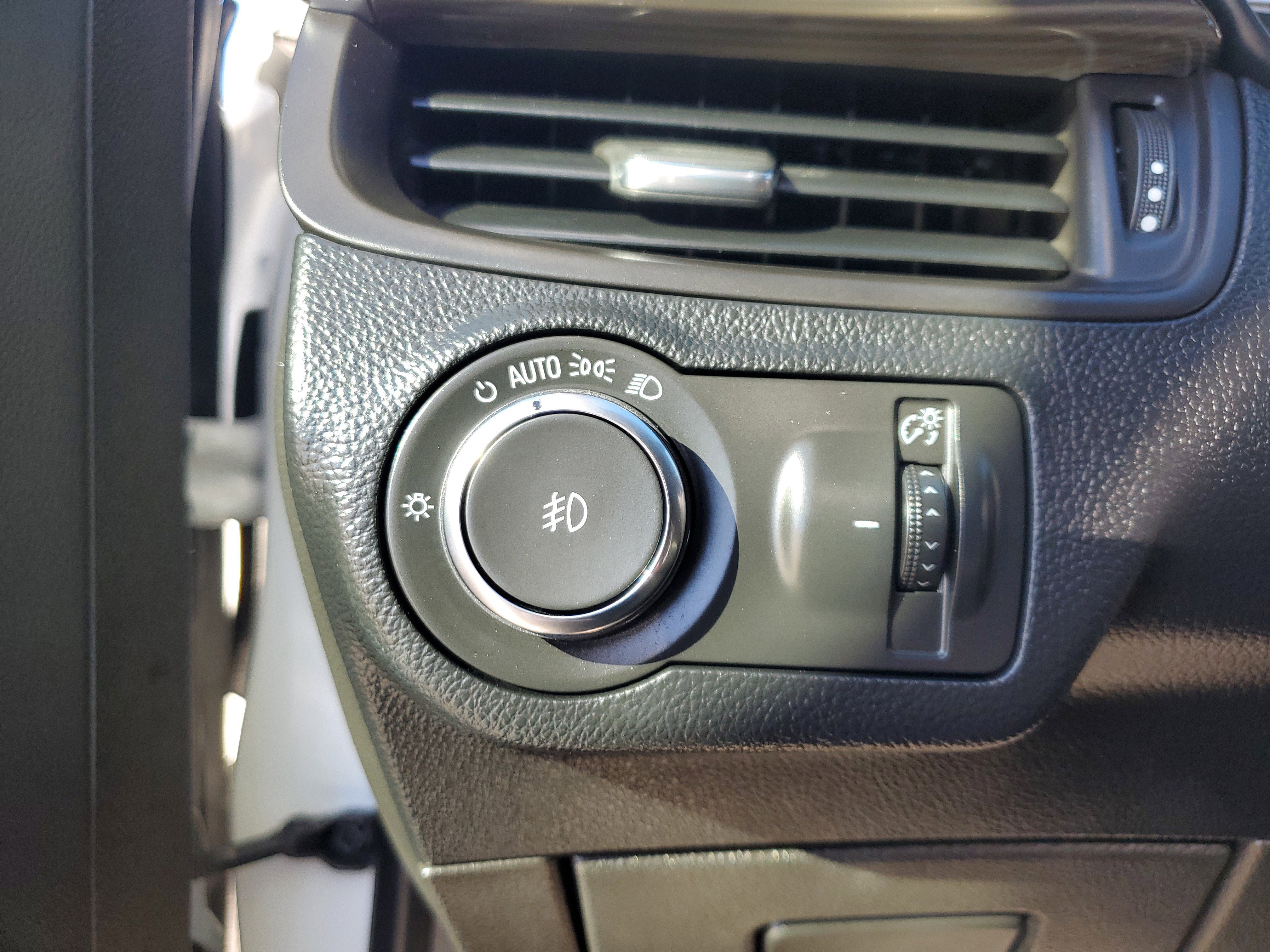 Used 2020 Buick Envision Essence image 28