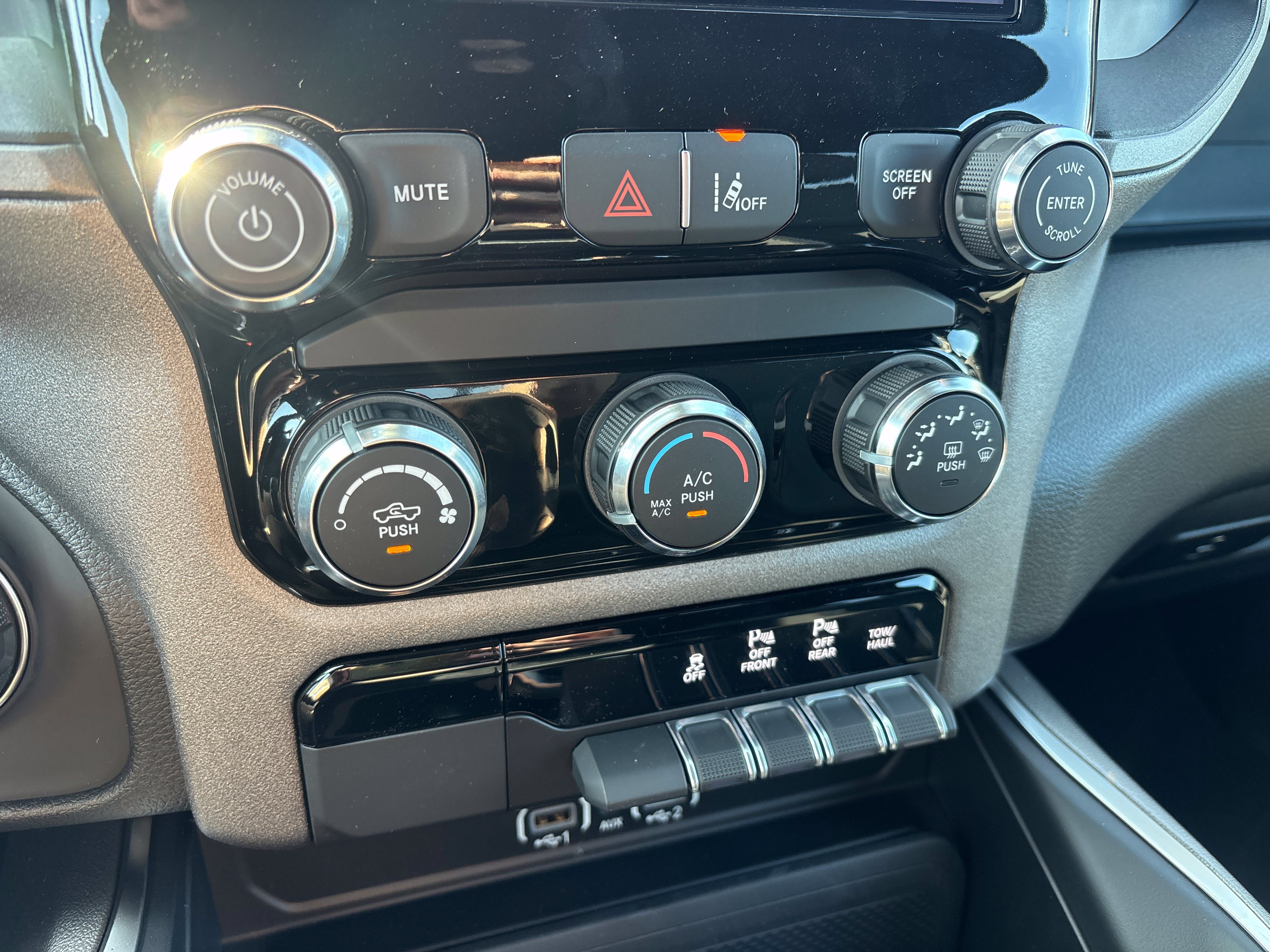New 2027 RAM 1500 Express AWD/4WD image 19