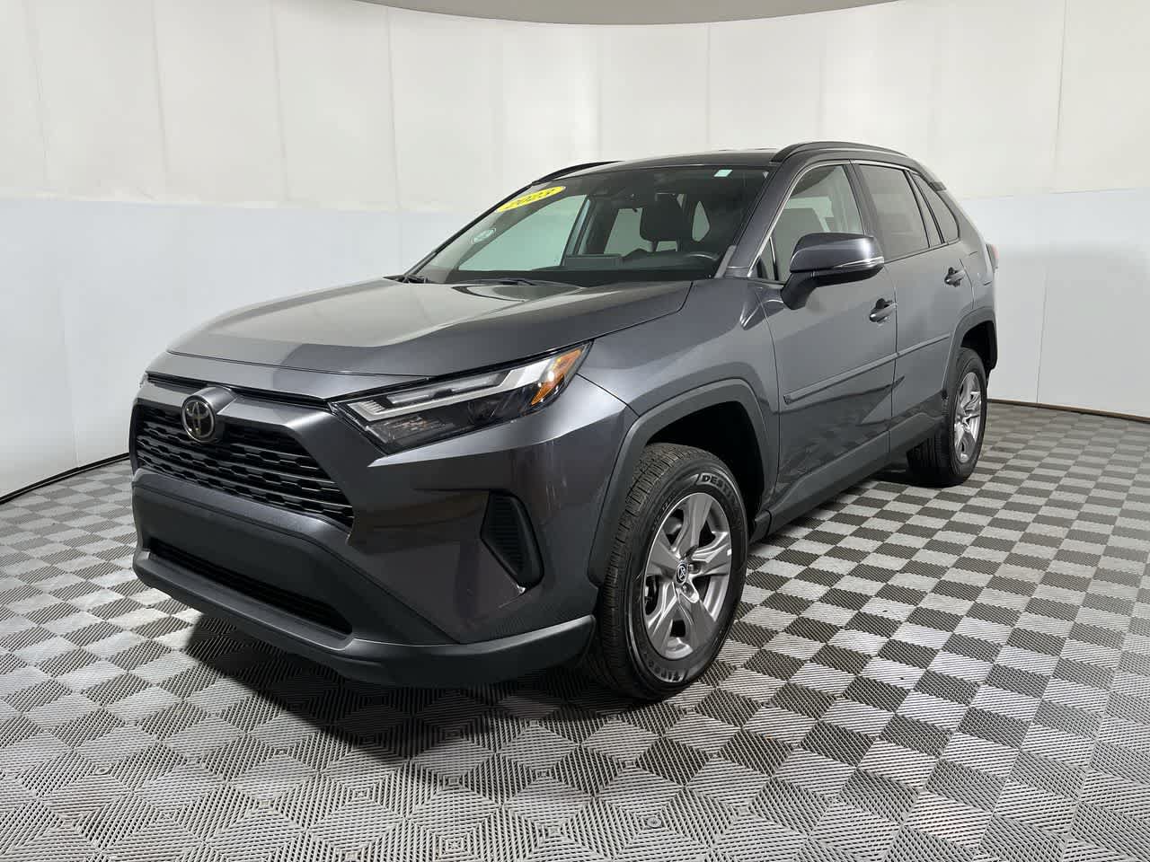 Used 2023 Toyota RAV4 XLE AWD/4WD image 4