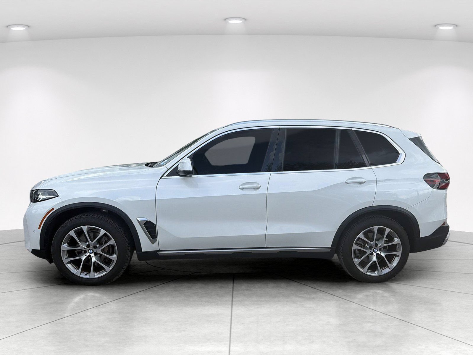 Used 2024 BMW X5 xDrive40i w/ Parking Assistance Package AWD/4WD image 7