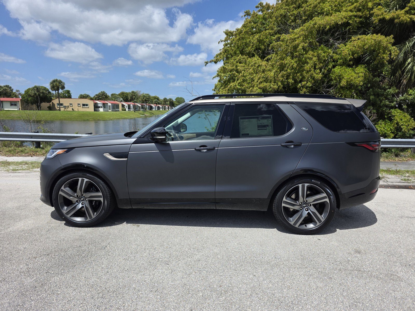 New 2026 Land Rover Discovery Limited Edition AWD/4WD image 7