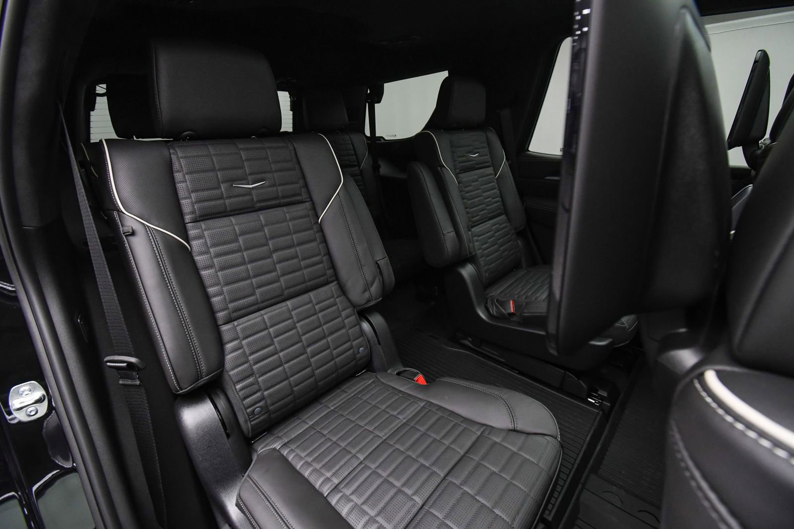 Used 2025 Cadillac Escalade V w/ LPO, ONYX Package image 54