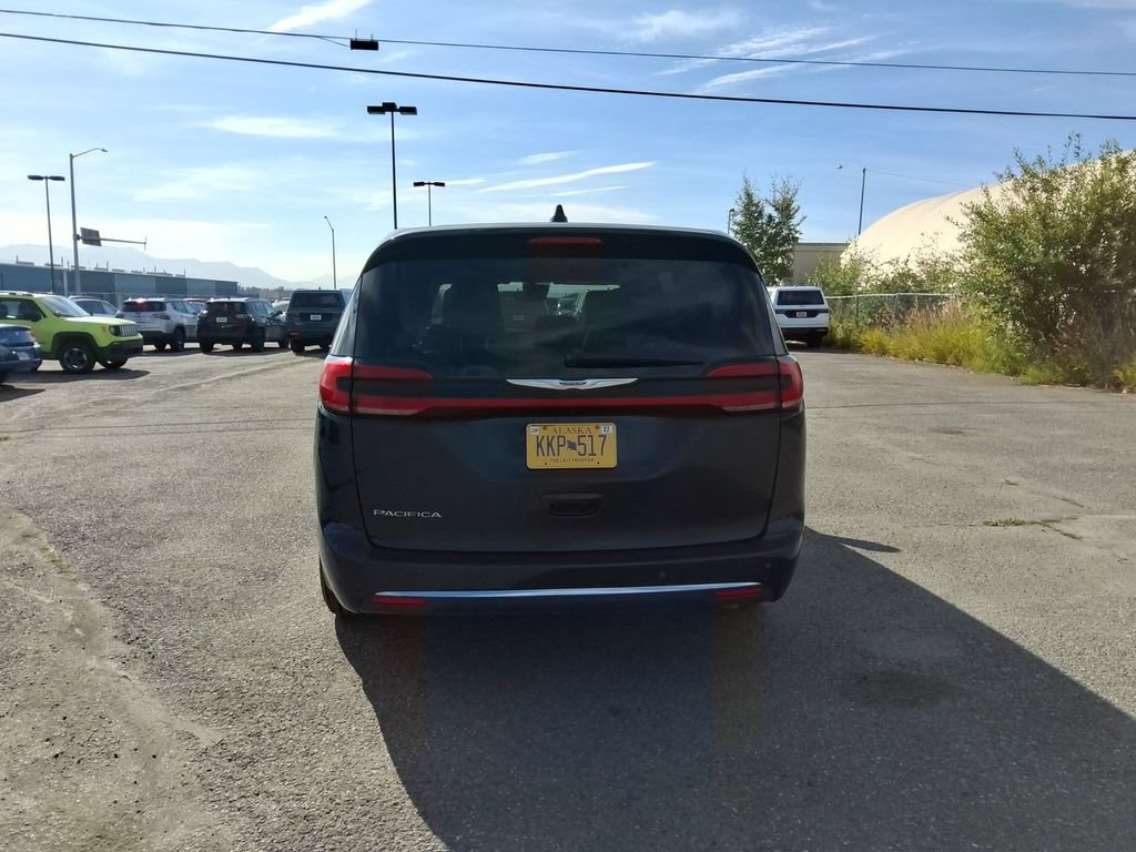 Certified 2023 Chrysler Pacifica Touring-L FWD image 7