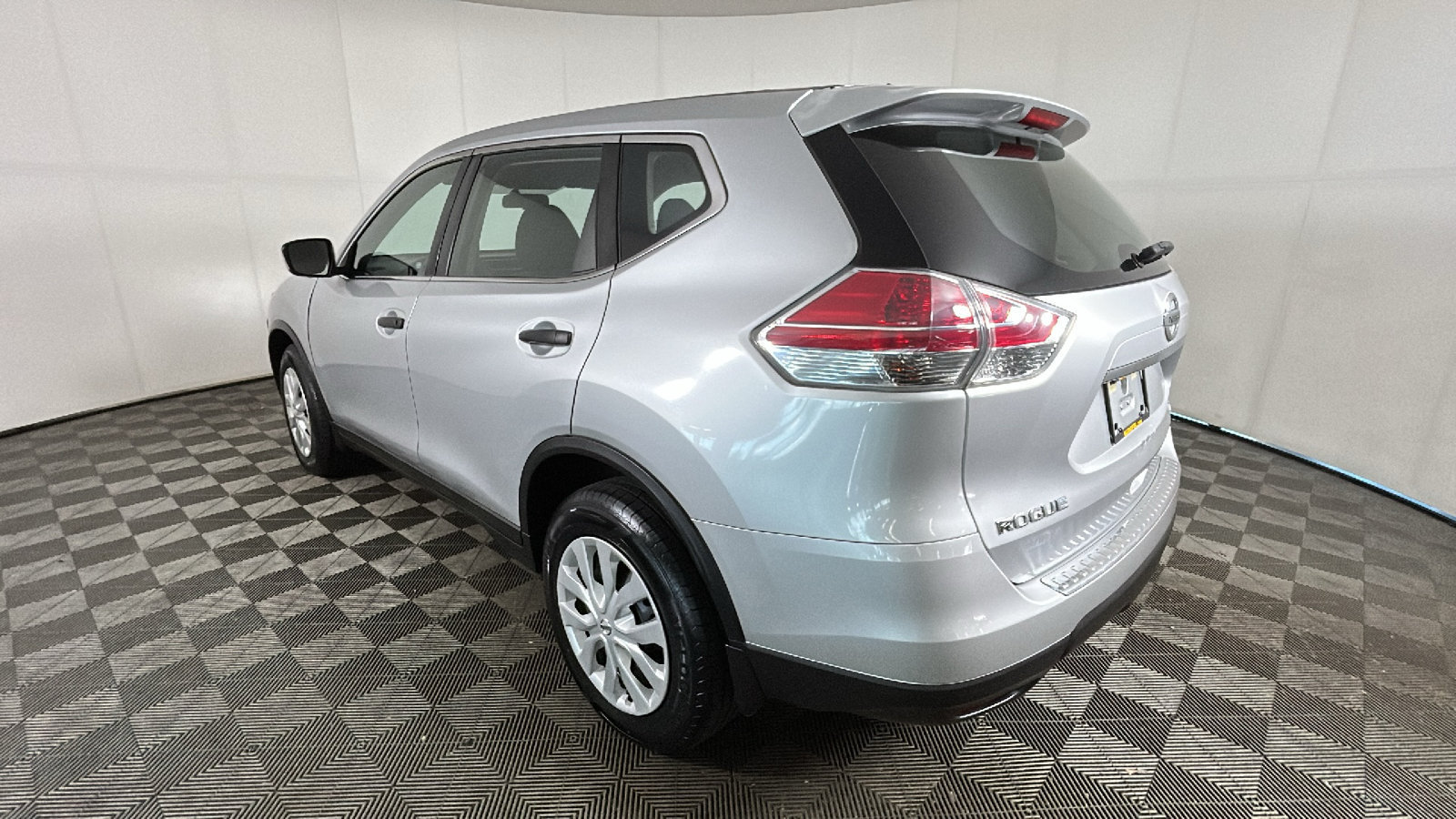 Used 2016 Nissan Rogue S AWD/4WD image 5