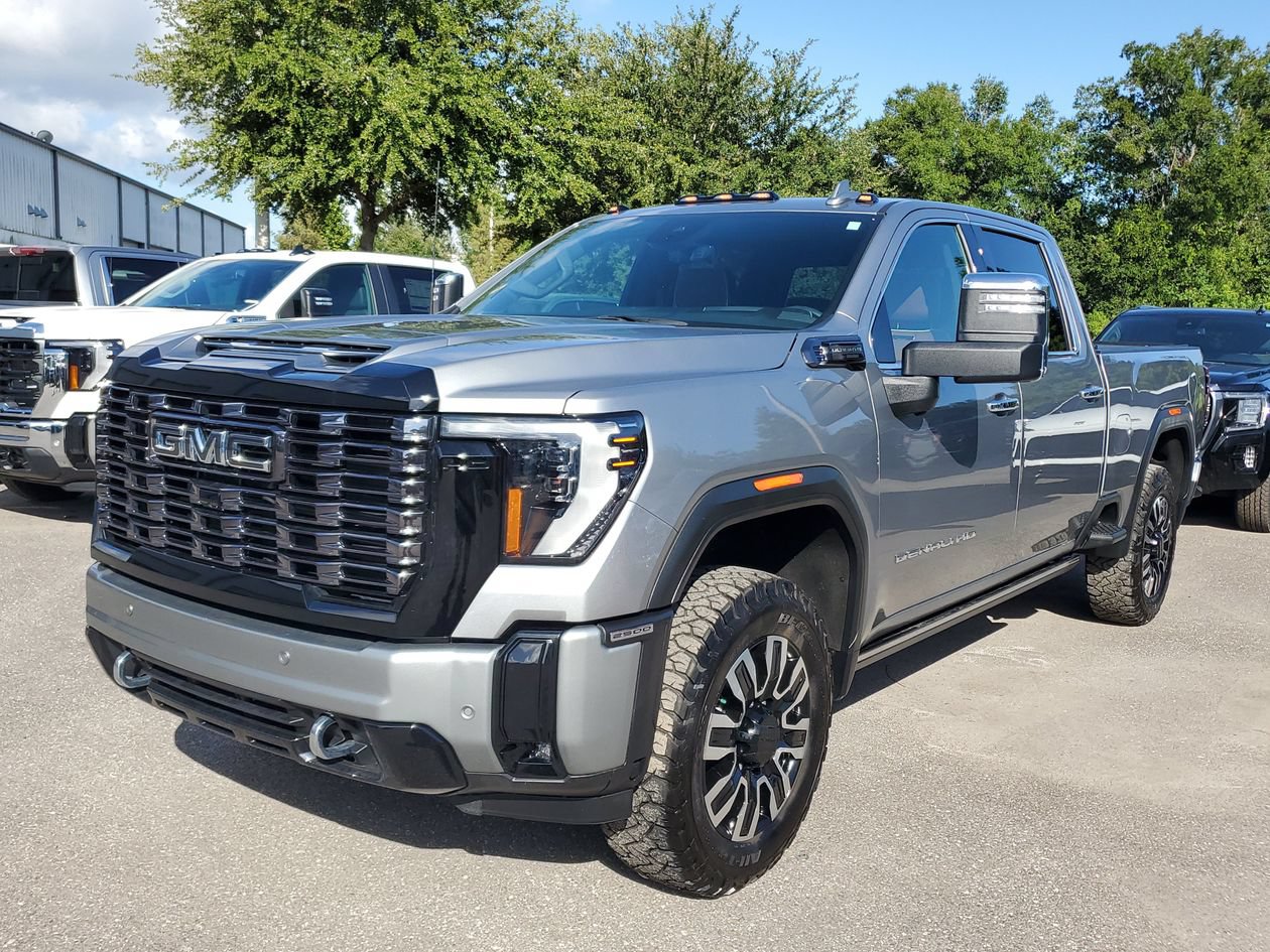 Used 2025 GMC Sierra 2500 Denali Ultimate AWD/4WD image 2