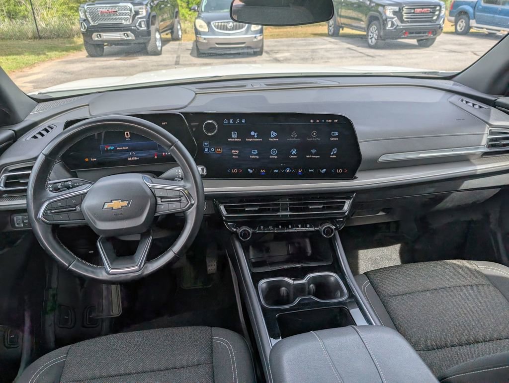 Used 2025 Chevrolet Traverse LT FWD image 24