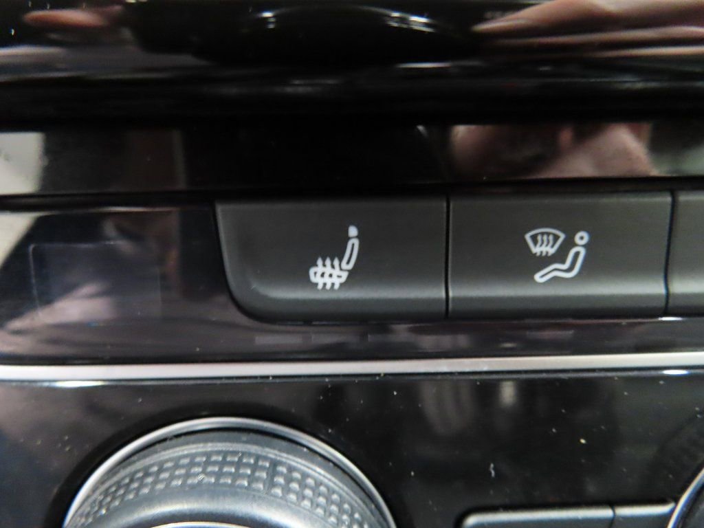 Used 2016 Volkswagen Golf R 4-Door image 45