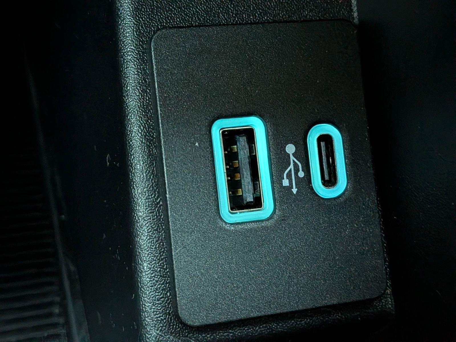 Certified 2024 Ford Edge SE w/ Black Appearance Package image 24